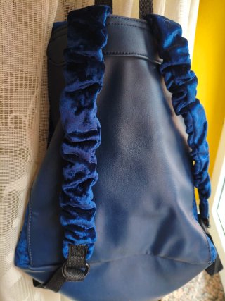 Mochila de terciopelo azul