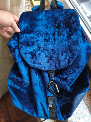 Mochila de terciopelo azul