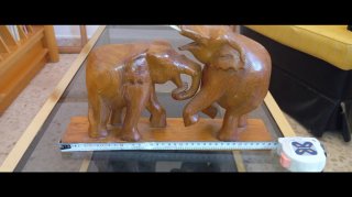 Figura de madera de elefantes