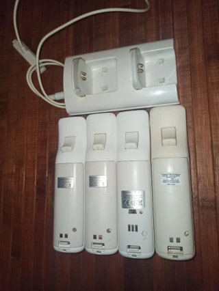 4 Mandos Wii + Base de Carga