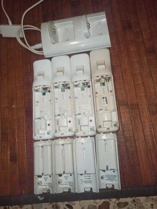 4 Mandos Wii + Base de Carga