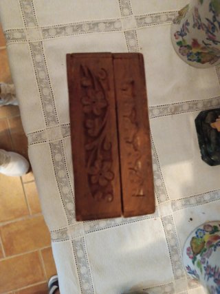 Cajita de madera tallada
