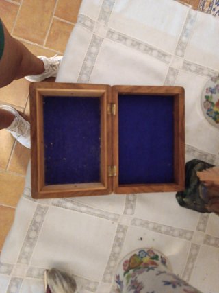 Cajita de madera tallada
