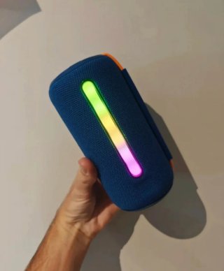 Altavoz potente con luces RGB neón