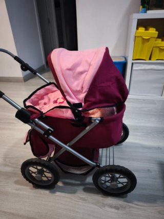 Carrito de muñecas rosa con dibujo