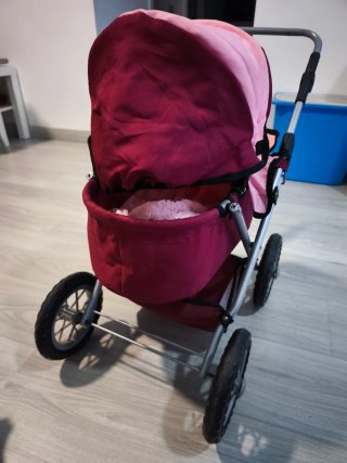 Carrito de muñecas rosa con dibujo