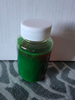 Liquido fluocente para detectar escapes de liquido
