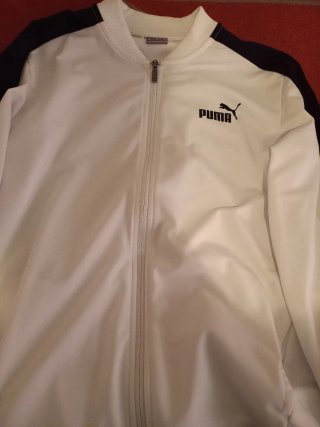 Chaqueta deportiva Puma blanca y negra