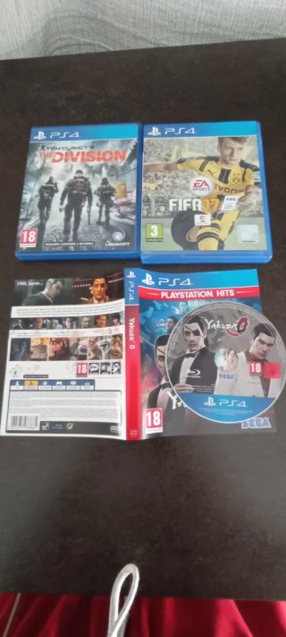 Juego PS4: FIFA 17 y The Division Carátula Yakuza