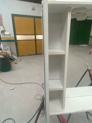 Mueble con espejo y luz