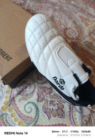 Zapatillas Taekwondo Daedo Blancas y Negras