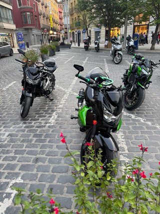 Kawasaki Z750 Naked Negra y Verde