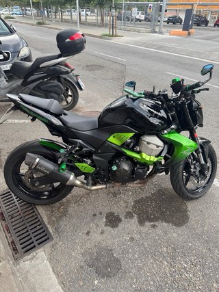 Kawasaki Z750 Naked Negra y Verde