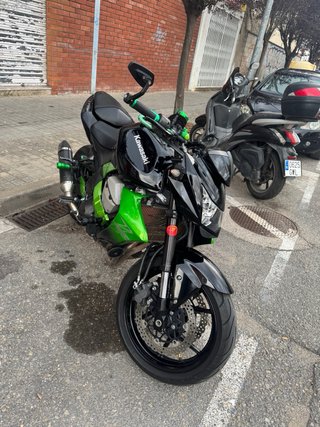 Kawasaki Z750 Naked Negra y Verde
