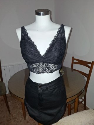 Falda negra polipiel