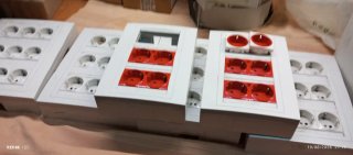 Base con 6 tomas  + 4 conectores rj45 40 € unidad
