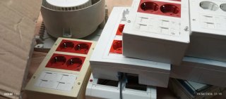 Base con 6 tomas  + 4 conectores rj45 40 € unidad