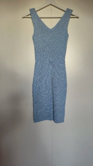 Vestido corto azul cielo con brillos