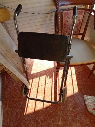 Andador para mayores con asiento