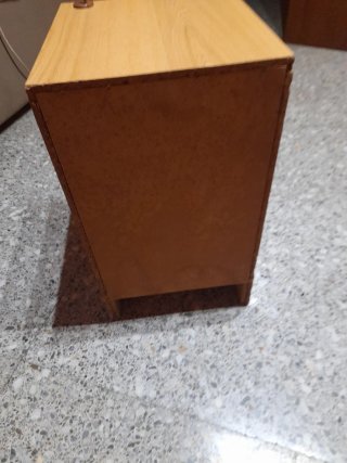 Mesita de noche de madera