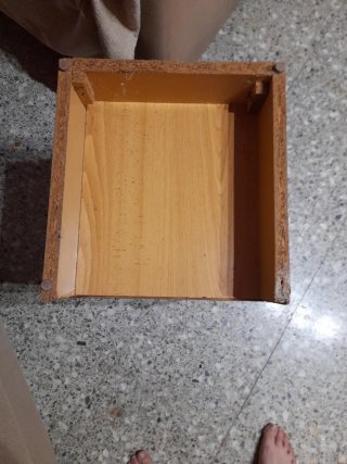 Mesita de noche de madera