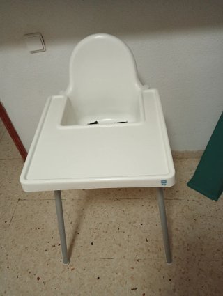 Trona de bebé blanca