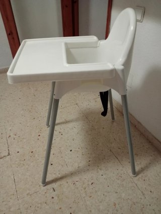 Trona de bebé blanca