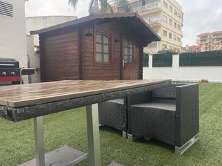 Mesa exterior beige/gris + sillas gratis