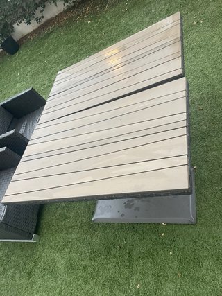 Mesa exterior beige/gris + sillas gratis