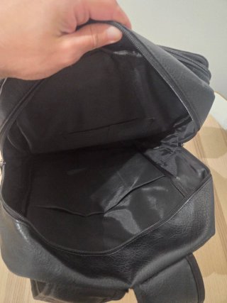 Mochila Negra Cuero Sintético