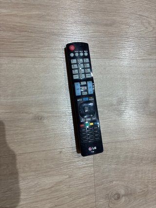 Televisión LG Negra con Mando