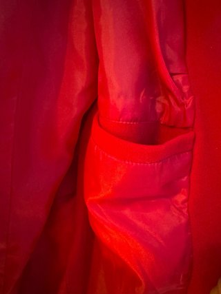 Abrigo mujer rojo.