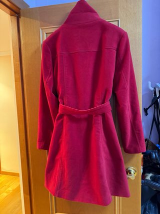 Abrigo mujer rojo.