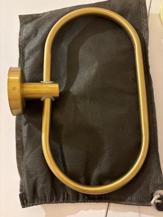 Toallero de aro ovalado dorado mate