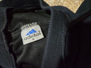 Adidas Shorts Negros con Rayas Blancas