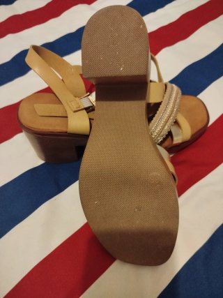 Sandalias tacón. Un solo uso