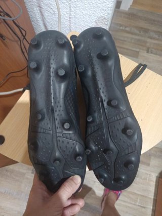 Tacos de fútbol negros talla 43