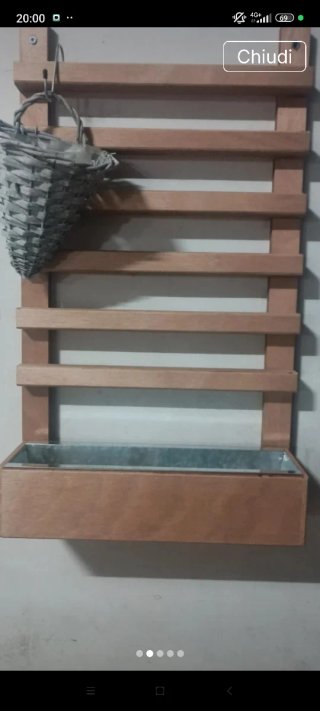 Fioriera da parete in legno e metallo