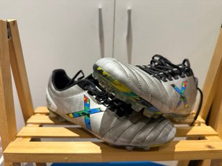 Botas de fútbol Munich plateadas