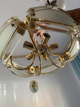 Lámpara de comedor dorada y cristal