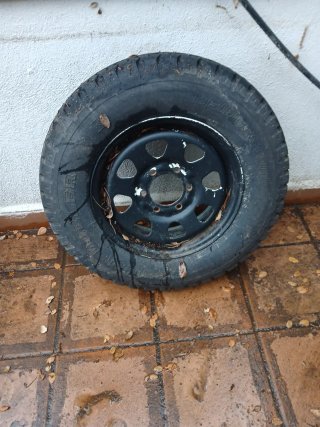 Llanta Bridgestone Desert Dueler 205 r16 landrover