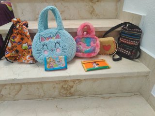 Conjunto de juguetes , muñecas y puzzles