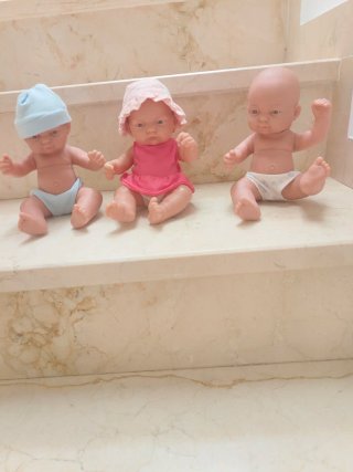 Conjunto de juguetes , muñecas y puzzles