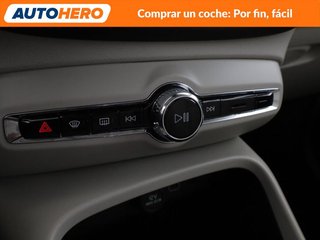 Volvo XC40 2.0 B3 Mild-Hybrid Plus Dark 2WD