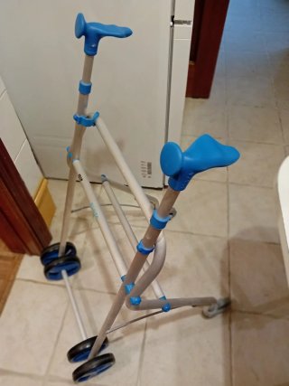 Andador Forta azul con ruedas traseras(sin envios)
