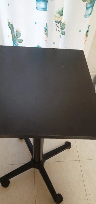 Mesa auxiliar TV regulable