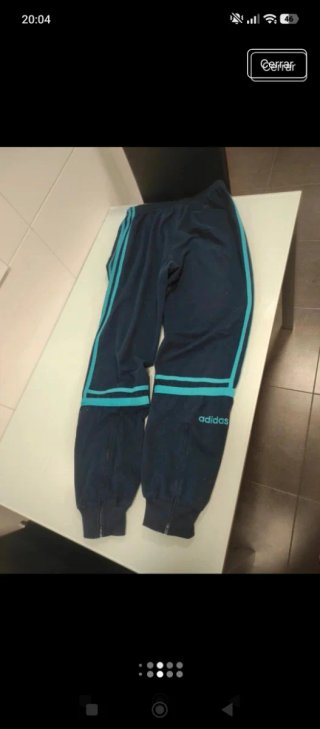 Pantalón Adidas azul con rayas turquesa