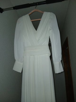 Vestido de fiesta marfil con flores