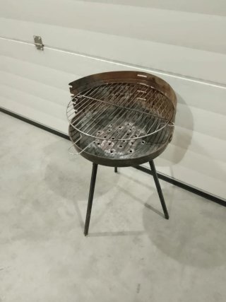 Barbacoa metálica de carbón 45x71cm