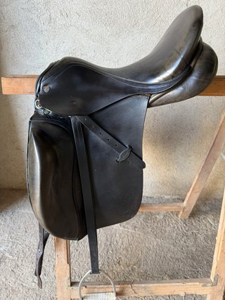 Montura de cuero inglesa negra